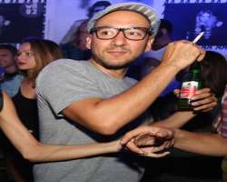 Mos Def consuming alcohol